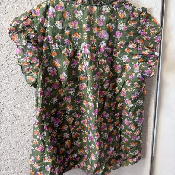 NWT Fate Green Floral Blouse with Ruffle Details Size Medium - Picture 7 of 9